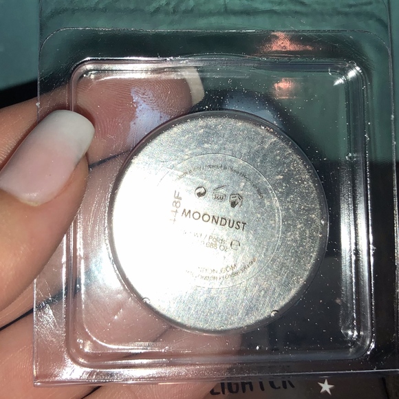 Ciate London Glow-To Highlighter in Moondust - Picture 2 of 4